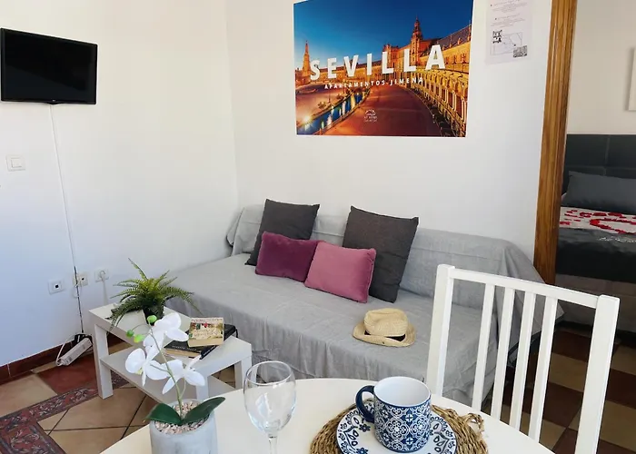 Jimena Sevilla En El Centro De * نيرخا